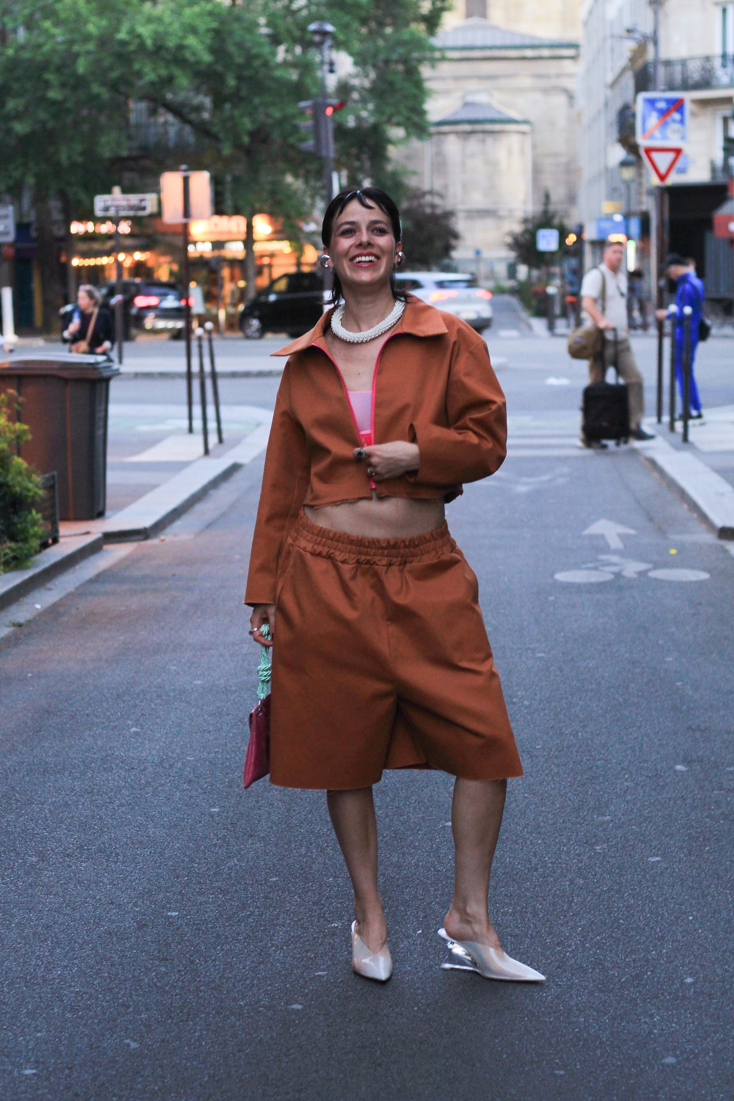 Short large Ilona